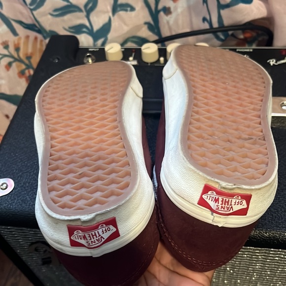 Burgundy Vans Men’s 6 Women’s 7.5. Great Sneaker - Picture 4 of 4